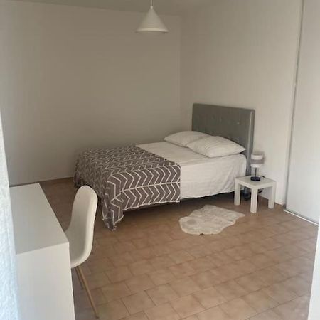 Appartement A 100 M De La Gare Port-de-Bouc Exterior photo